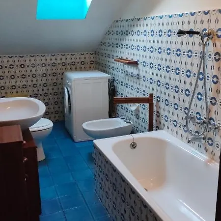 Casa Vacanze Linda Apartment *